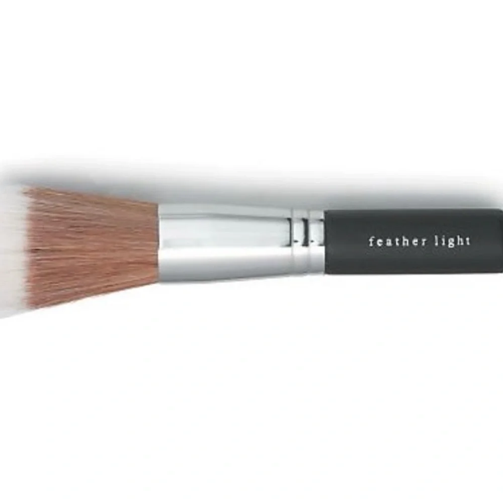 bareMinerals Feather Light Face Make Up Brush Bare Escentuals
